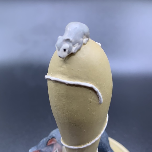 Brown Bag Cookie Stamp cat with yarn Approx 3.5” diameter stamp - Picture 4 of 8